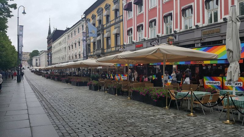 Ceny podane w artykule mogą być minimalnie wyższe ze względu na okres wakacyjny i liczbę turystów  w mieście. Tak było np. podczas parady Oslo Pride w czerwcu.