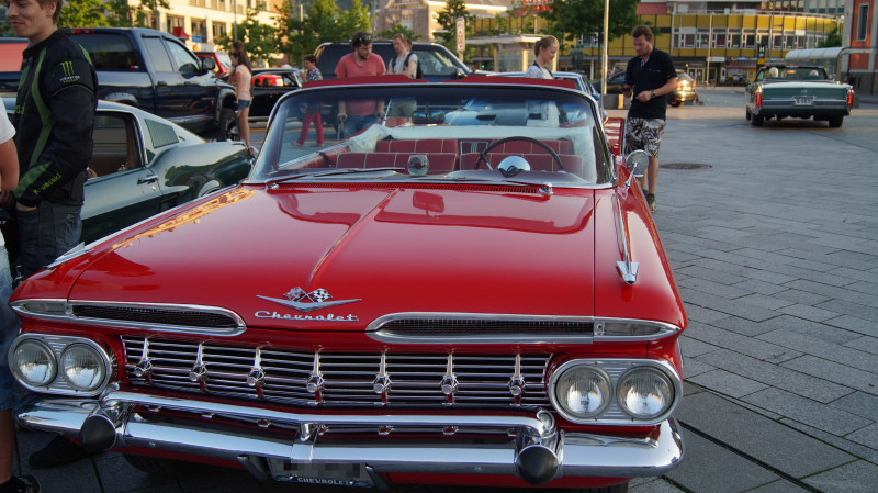 Jednym z najpiękniejszych samochodów prezentowanych na zlocie w Drammen był Chevrolet Impala z 1959 roku.