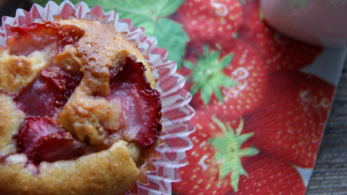 Muffiny z truskawkami – szybki sposób na coś słodkiego