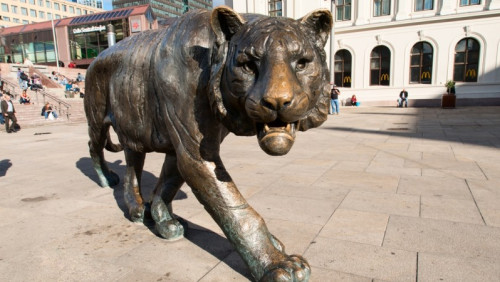 Tygrys pilnuje dworca w Oslo. Historia niesamowitej rzeźby