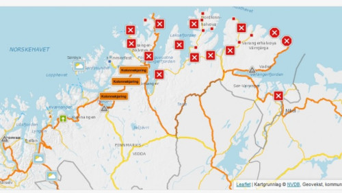 W Finnmarku zamknięto 26 dróg. Policja ostrzega: „zostawcie samochody w domu” 