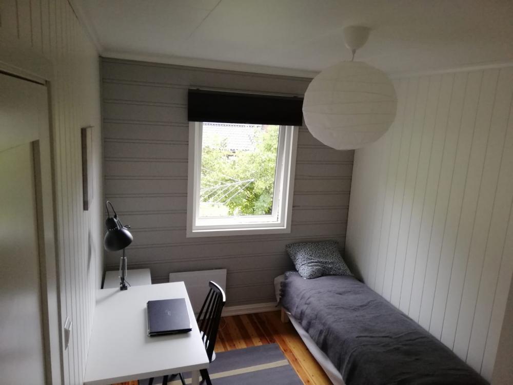Wolny pokój z tarasem w Arnes (45 km od Oslo) w domu jednorodzinnym