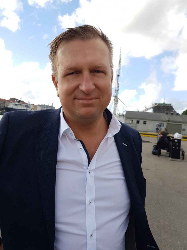 Dariusz adams