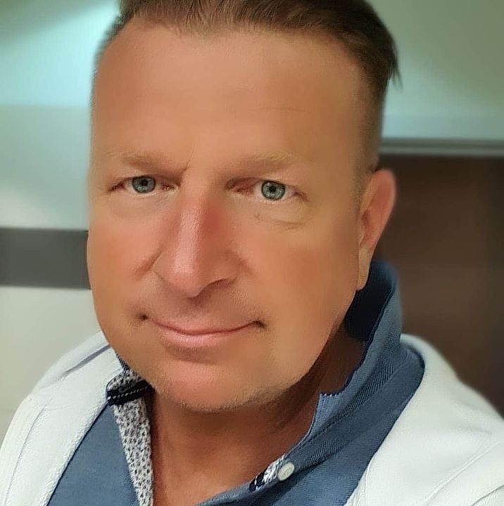 Dariusz adams