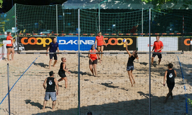 Charytatywny turniej siatkówki plażowej z LoveDanceHelp