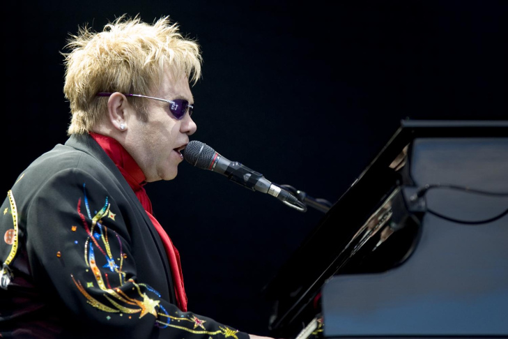 Elton John wystąpi w Fornebu