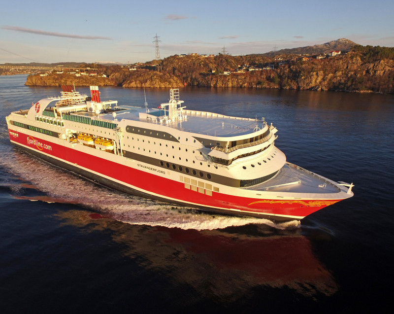 MS Stavangerfjord z zabudowanym 10. pokładem