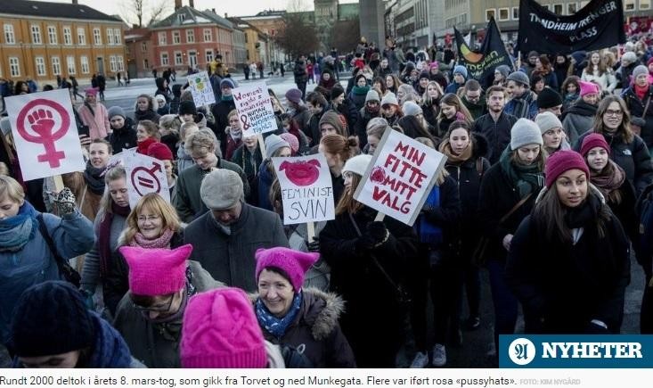 W Trondheim do kobiecej manifestacji dołączyło ok. 2000 osób. Wiele uczestniczek marszu miało na głowach tzw. pussyhats - różowe czapki z uszami, symbole jedności w  walce o prawa kobiet.