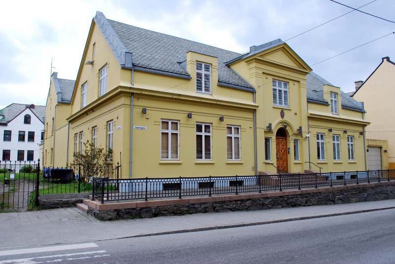 Więzienie w Alesund, które ma możliwość przyjęcia większej ilości więźniów.