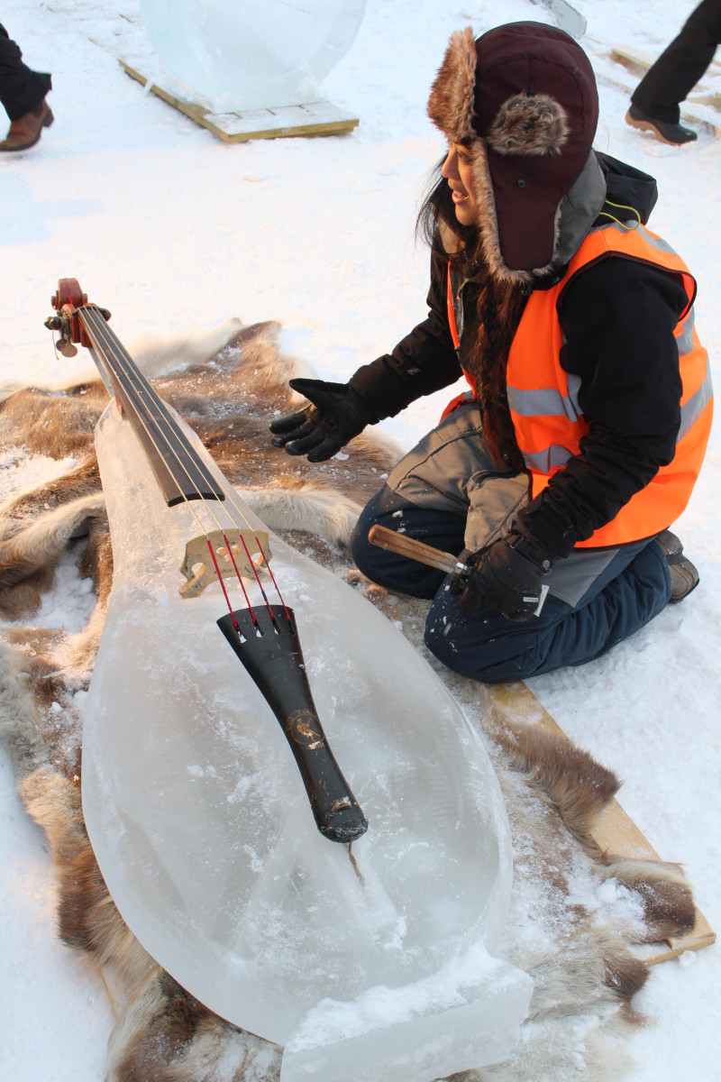 Na festiwal zjeżdżają się rzeźbiarze, odpowiedzialni za kształt lodowych instrumentów