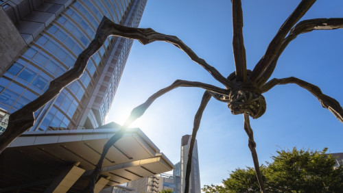 Sztuka niczym z sennego koszmaru: pod pałacem w Oslo stanie gigantyczny pająk