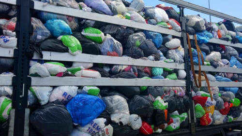 16 ton używanej odzieży z Norwegii uznano za śmieci. Celnicy odesłali je do kraju fiordów