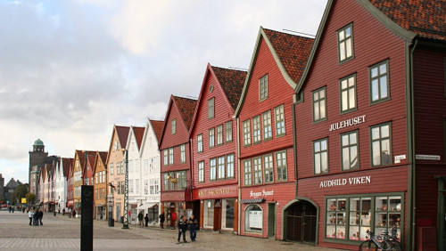 Świąteczne obostrzenia w Bergen: władze miasta zalecają testy przed wyjazdem z domu