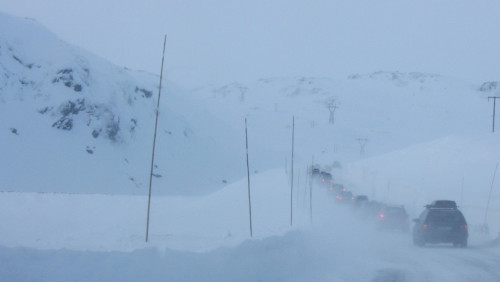 Na norweskich drogach wciąż niebezpiecznie: służby ponownie alarmują