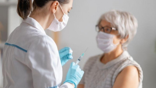 Zmiany w norweskim programie szczepień: AstraZeneca również dla seniorów, część gmin z dodatkowymi dawkami