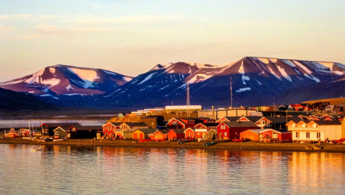Rekordowo ciepłe lato na Svalbardzie: takich upałów nie było tam od ponad 120 lat