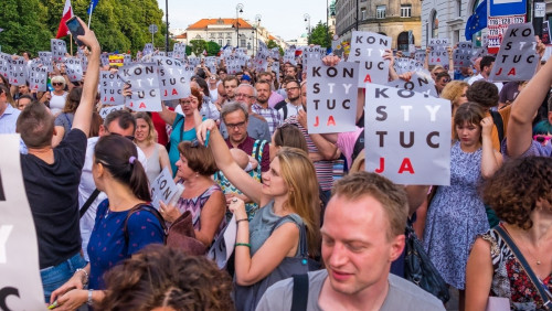 Norwescy prawnicy krytycznie o sytuacji w Polsce. Apelują o wstrzymanie wypłat Funduszy EOG