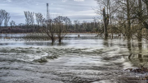 Możliwe powodzie i osuwiska na zachodzie kraju: Instytut Meteorologiczny wydał żółte ostrzeżenie