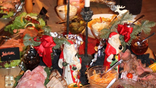 Ryba z ługu, żeberka i julebrød: tych potraw nie może zabraknąć na norweskim świątecznym stole 