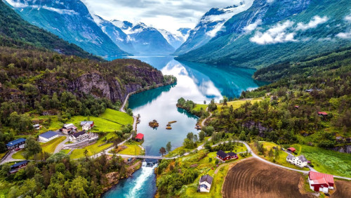Norwegia jednym z najbardziej wartych odwiedzenia miejsc w 2022. Podróż do kraju fiordów poleca znany przewodnik