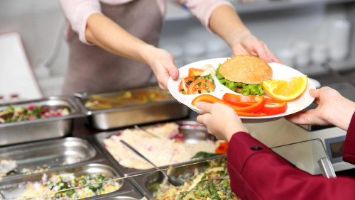 Koniec darmowych posiłków w Oslo. Straci ponad 80 000 uczniów szkół średnich