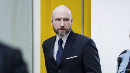 Władze znowu złagodziły warunki Breivika. Narzekał na samotność i nocne budzenie