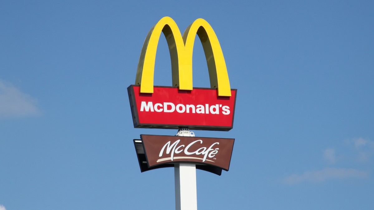 Kultowa sieć fast foodów szturmuje północną Norwegię. McDonald’s w Tromsø jeszcze przed świętami?