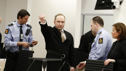 „To nie byłem ja”: Breivik odcina się od przemocy i wyrzeka się winy za masakrę z 22 lipca