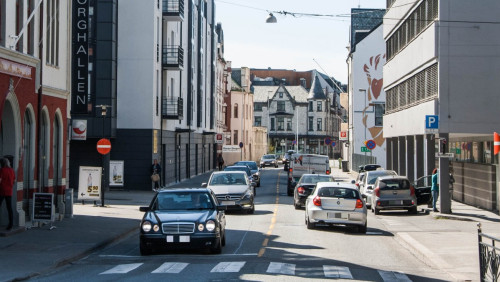 Nie samą elektrycznością żyje Norweg. Oto najpopularniejsze samochody na olej i benzynę w 2021