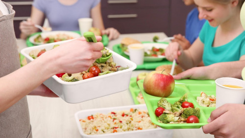 Oslo szykuje darmowe posiłki w szkołach. Mają być bez mięsa