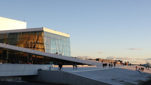 Ponad 3 tysiące osób zaśpiewało na dachu Opery w Oslo. To może być rekord Guinessa