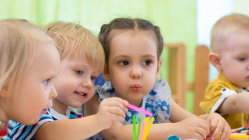 Im bardziej lubiane, tym mniej chorowite: popularność ma wpływ na zdrowie przedszkolaków