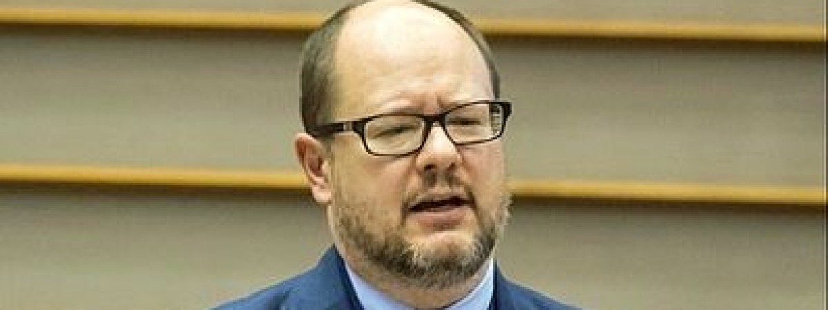 Prezydent Gdańska zaatakowany podczas finału WOŚP. Nożownik wdarł się na scenę [PILNE]