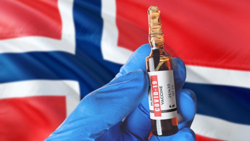 Ponad jedna trzecia norweskiej populacji w pełni się zaszczepiła. 20 000 osób zgłosiło niepożądane skutki