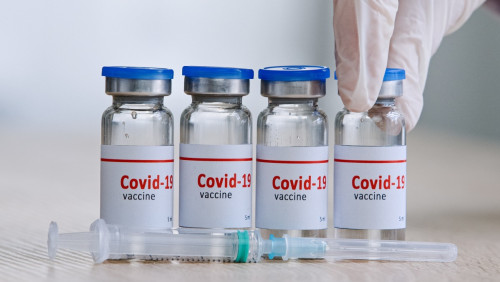Czwarta dawka szczepionki na covid-19. Te osoby mogą ją przyjąć 
