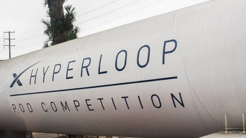 Pomysł Norwegów na szybki transport: chcą wybudować hyperloop dla… łososi