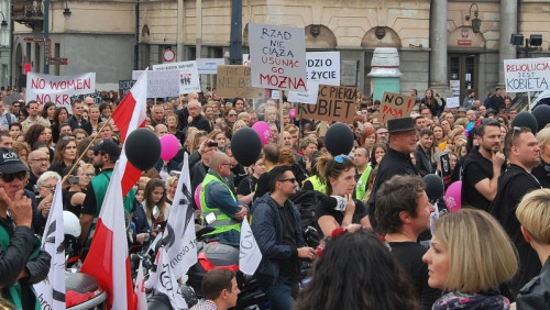 Czarny protest wywołał poruszenie nie tylko w Polsce. Piszą o nim także norweskie media. Na naszym fanpage’u zawrzało