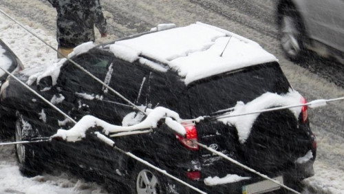 Wypadki i problemy na drogach w Østlandet. Uwaga na śnieg i oblodzone jezdnie