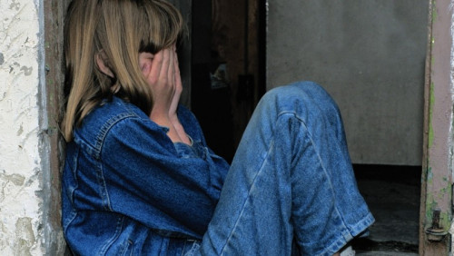 Raport: Co trzecie polskie dziecko żyje w biedzie. Szybka reakcja rządu