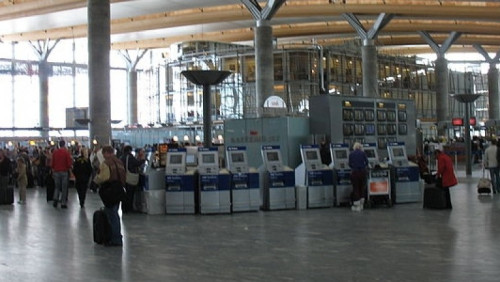 Problemy z bagażami na lotniskach – nowy system nie daje rady?