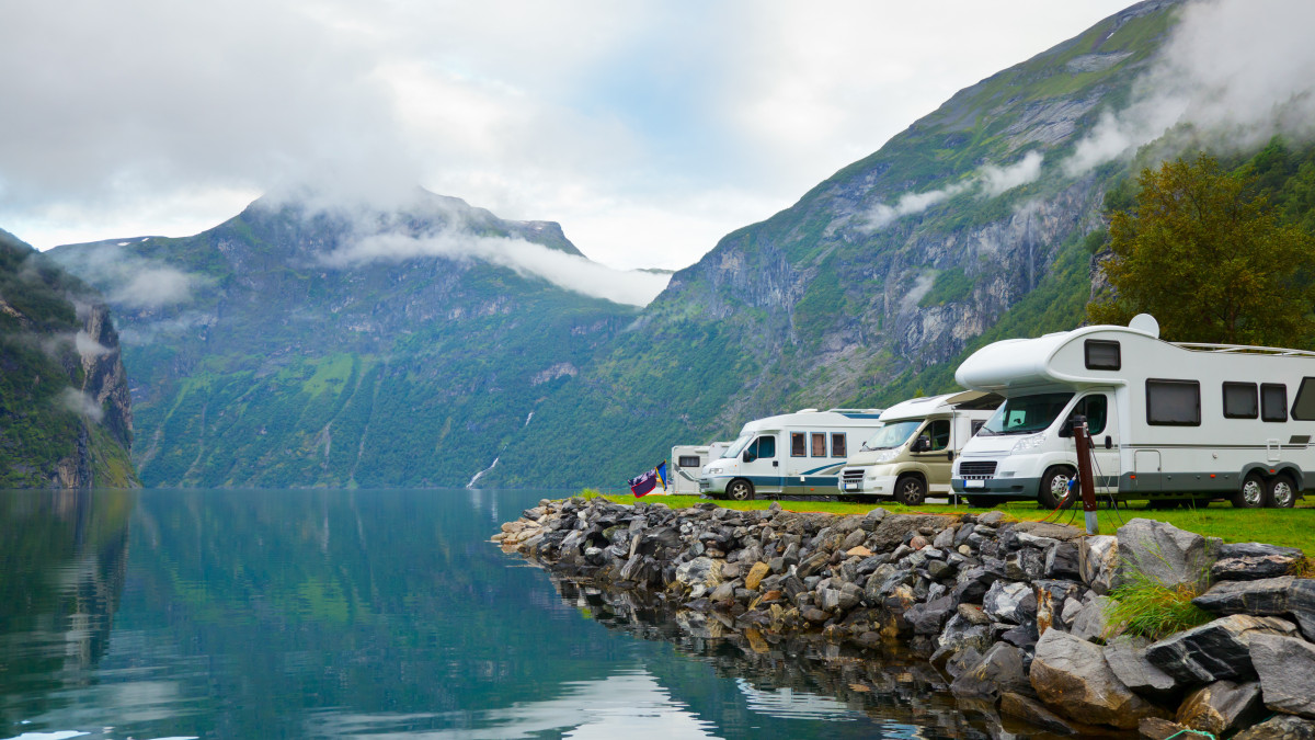 Cada vez más noruegos renuncian a viajar al extranjero. Deciden los precios y la débil corona noruega