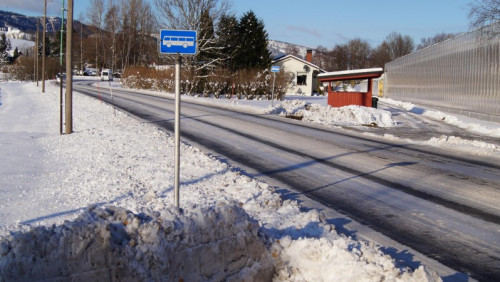 Ostry atak zimy: Chaos na drogach, zerwane linie wysokiego napięcia