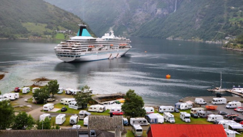 W trosce o norweskie fiordy: jeden z najbogatszych Norwegów chce podatku od turystów