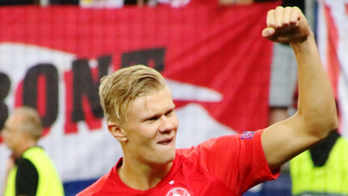 Złote dziecko norweskiego futbolu z prestiżową statuetką. Erling Håland najlepszym piłkarzem Norwegii