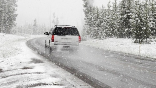 Ostrzeżenie dla kierowców: śnieg i oblodzone górskie przejazdy