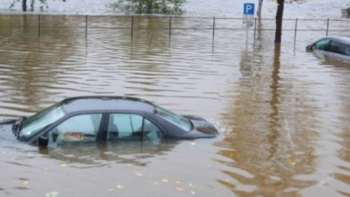 Zamknięte drogi i zatopione samochody. Południe znów walczy ze skutkami powodzi