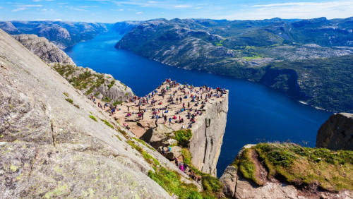 Minister sprawiedliwości apeluje: nie planujcie wakacji poza Norwegią