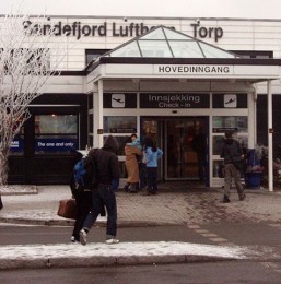 Pirackie busy na lotnisku Torp nadal funkcjonują