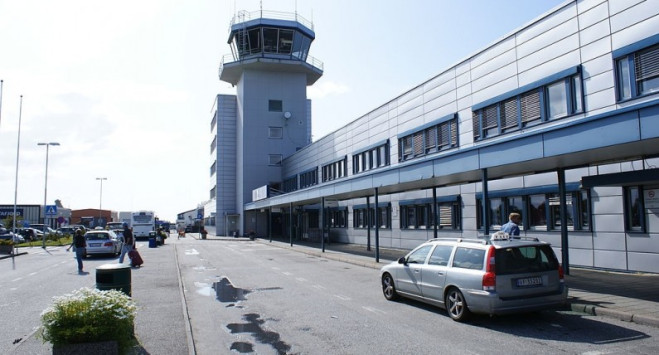 Lotnisko w Ålesund ewakuowane: znaleziono podejrzany bagaż, policja boi się wybuchu bomby