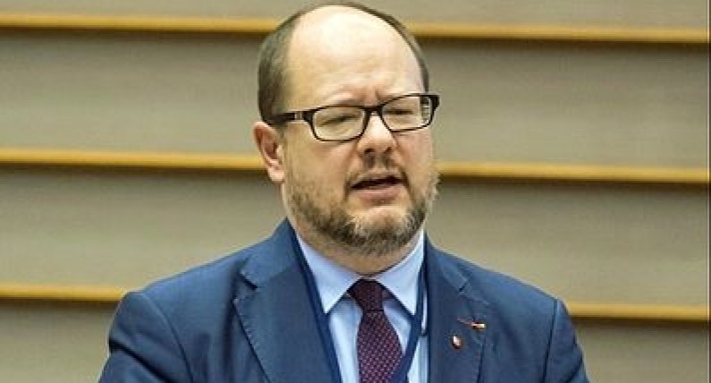 Prezydent Gdańska zaatakowany podczas finału WOŚP. Nożownik wdarł się na scenę [PILNE]